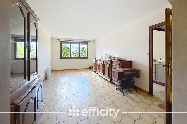 Maison
         7 pièces
        - 215 m² Exclusivité 279 900 € *