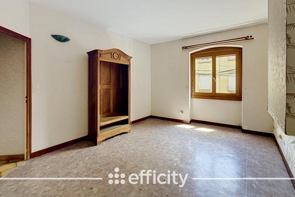 Maison
         7 pièces
        - 215 m² Exclusivité 279 900 € *