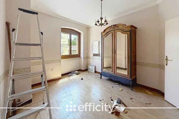 Maison
         7 pièces
        - 215 m² Exclusivité 279 900 € *
