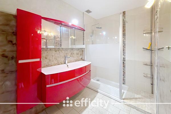 Maison
         7 pièces
        - 215 m² Exclusivité 279 900 € *