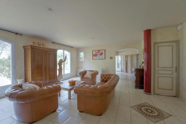 Superbe propriété  de 170m² au coeur de la nature, avec piscine et dépendance