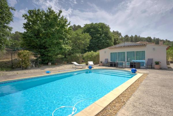 Superbe propriété  de 170m² au coeur de la nature, avec piscine et dépendance