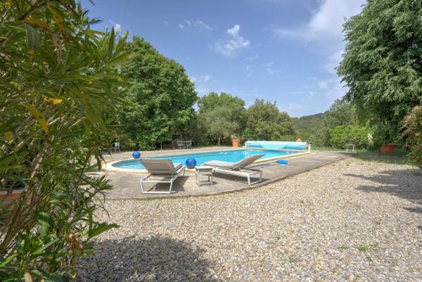 Superbe propriété  de 170m² au coeur de la nature, avec piscine et dépendance