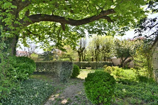 Étampes (91150) Exclusivité Expertimo Maison de caractére offrant élégance, histoire, prestations raffinées et discrétion a