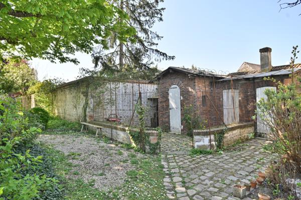 Étampes (91150) Exclusivité Expertimo Maison de caractére offrant élégance, histoire, prestations raffinées et discrétion a