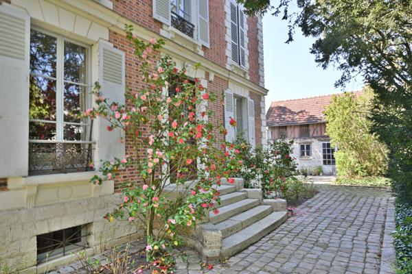 Étampes (91150) Exclusivité Expertimo Maison de caractére offrant élégance, histoire, prestations raffinées et discrétion a