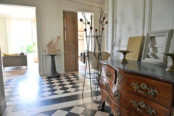 Étampes (91150) Exclusivité Expertimo Maison de caractére offrant élégance, histoire, prestations raffinées et discrétion a