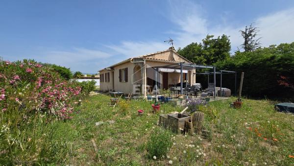MALLEMORT À VENDRE - Maison de plain-pied avec jardin et garage