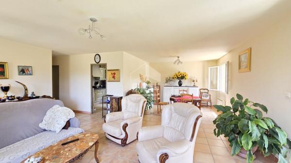 MALLEMORT À VENDRE - Maison de plain-pied avec jardin et garage