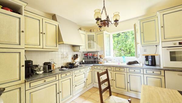 MALLEMORT À VENDRE - Maison de plain-pied avec jardin et garage