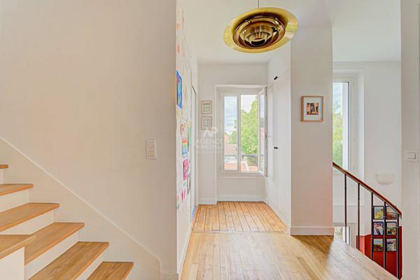 Maison Saint Germain En Laye 6 pièce(s) 140 m2 1 335 000 € **  - Référence  18934
