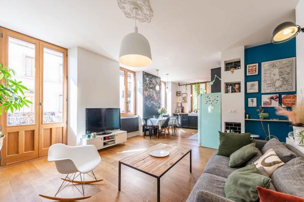 Annecy centre-ville T3 de charme rénové avec balcon.