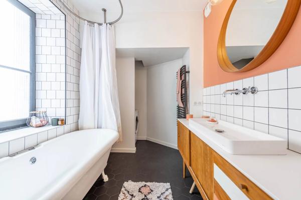 Annecy centre-ville T3 de charme rénové avec balcon.