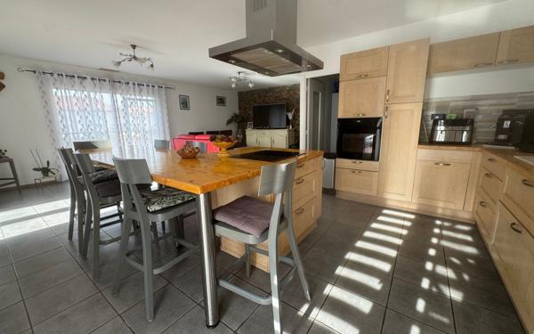 Maison à vendre    6 pièces •  Sainte-Marie