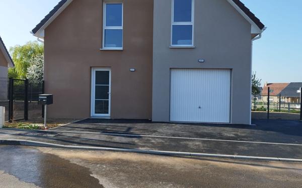 Maison à louer    5 pièces •  Berville-sur-Mer