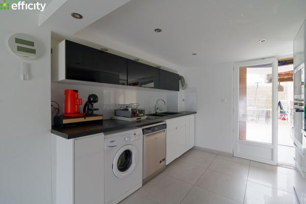Maison
         6 pièces
        - 134 m² Exclusivité 290 000 € *