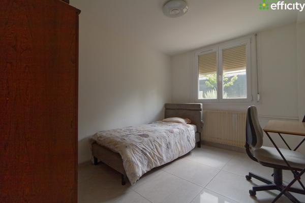 Maison
         6 pièces
        - 134 m² Exclusivité 290 000 € *