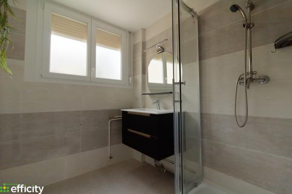Maison
         6 pièces
        - 134 m² Exclusivité 290 000 € *