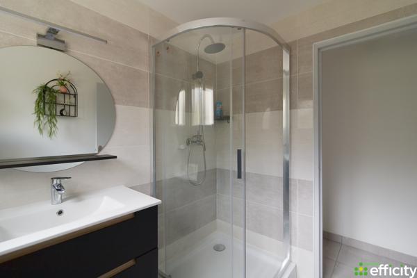 Maison
         6 pièces
        - 134 m² Exclusivité 290 000 € *