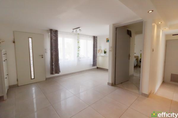 Maison
         6 pièces
        - 134 m² Exclusivité 290 000 € *