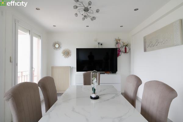 Maison
         6 pièces
        - 134 m² Exclusivité 290 000 € *