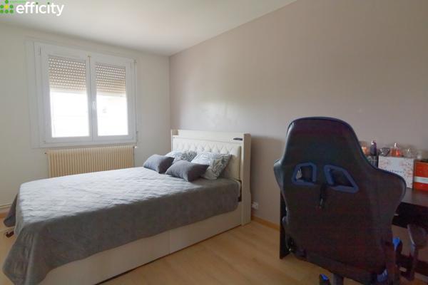 Maison
         6 pièces
        - 134 m² Exclusivité 290 000 € *