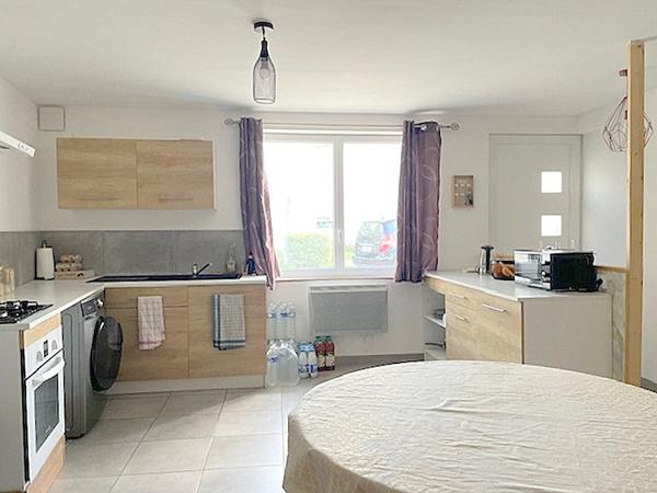 Maison en pierre avec 2 logements 220 m2 entièrement rénovée 6 chambres, centre village