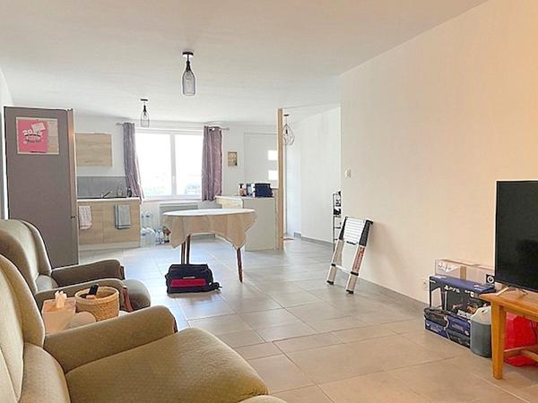 Maison en pierre avec 2 logements 220 m2 entièrement rénovée 6 chambres, centre village