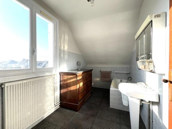 Pavillon 5 pièces (4 chambres) sur terrain de 1340 m² à PONTCARRE (77)