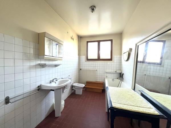 Pavillon 5 pièces (4 chambres) sur terrain de 1340 m² à PONTCARRE (77)