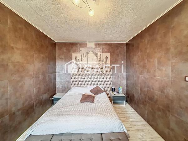 Maison 5 pièces avec piscine, double garage et dépendance