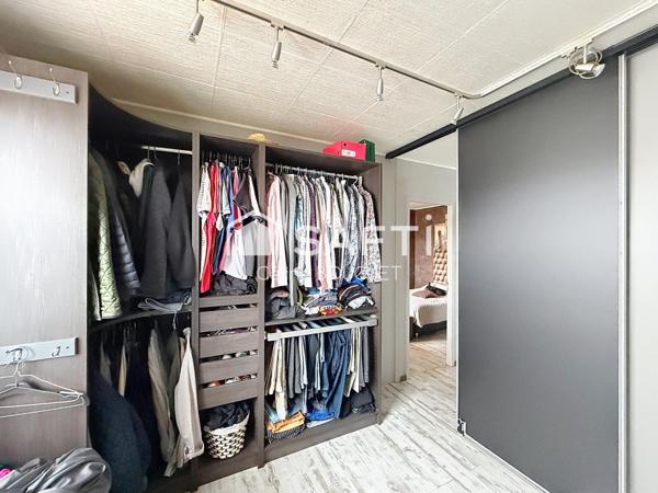 Maison 5 pièces avec piscine, double garage et dépendance