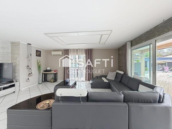Maison 5 pièces avec piscine, double garage et dépendance