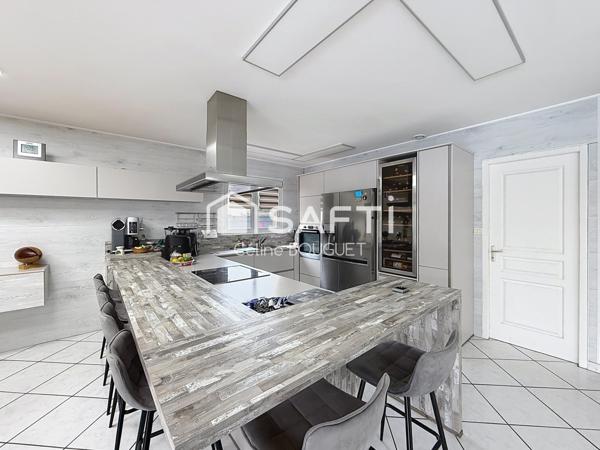 Maison 5 pièces avec piscine, double garage et dépendance