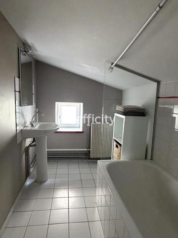 Appartement
         3 pièces
        - 62 m² 180 000 € *