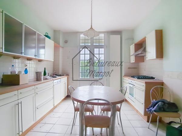 Immeuble
         10 pièces
        - 165 m² 198 000 € *