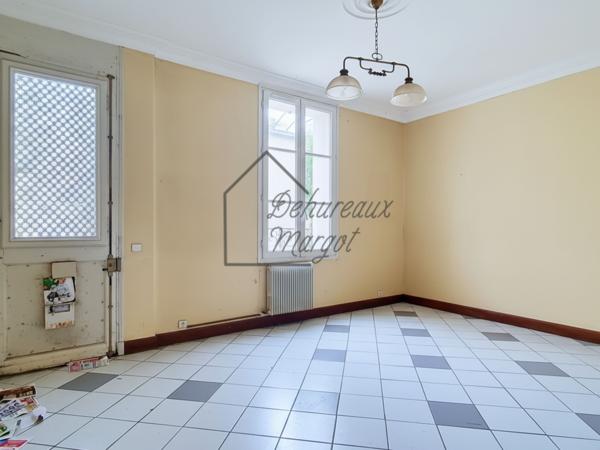 Immeuble
         10 pièces
        - 165 m² 198 000 € *