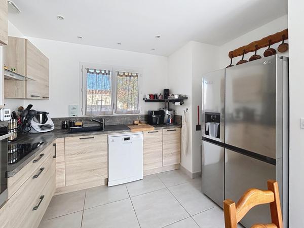 Maison récente de 2017 – 127 m² habitables avec garage et atelier