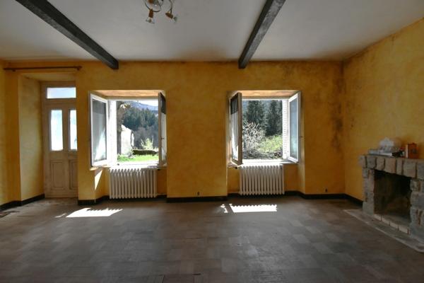 Maison à vendre 12 pièces (07)