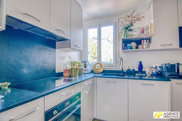 Versailles Saint-Louis Appartement 4 pièces de 86m² carrez situé au 1er étage avec ascenseur €699 000 ** - Référence 25808