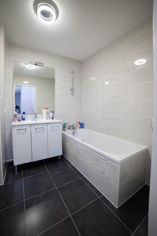 Appartement
         3 pièces
        - 65 m² 194 990 € *
