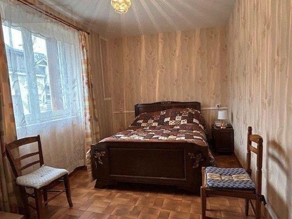 Maison à vendre à Clefs dans le Maine-et-Loire (49150), ref : LB/2561   
centre