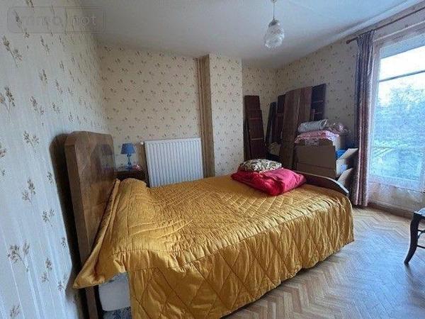 Maison à vendre à Clefs dans le Maine-et-Loire (49150), ref : LB/2561   
centre