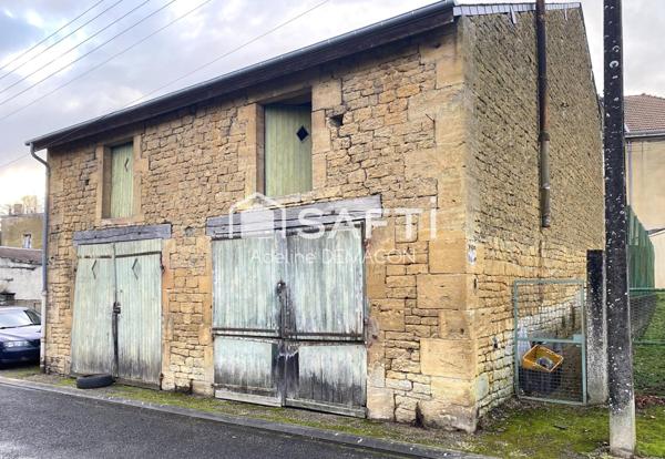 Bâtisse à rénover avec garages