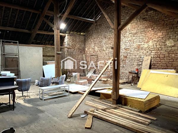 Bâtisse à rénover avec garages