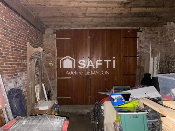 Bâtisse à rénover avec garages