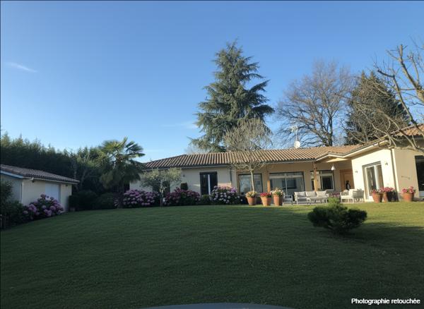 Maison spacieuse à vendre à Écully - 7 chambres, piscine et jardin