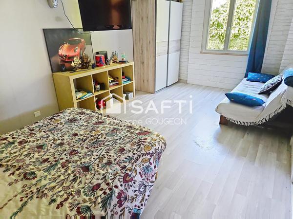 Maison familiale de 214 m² env sur 2090 m² env  de terrain , 4 chambres