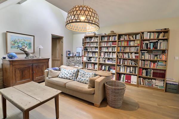 À vendre, proche de Montfort-l'Amaury, maison d'architecte et son parc boisé de 2,5 hectares