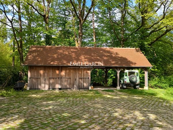 À vendre, proche de Montfort-l'Amaury, maison d'architecte et son parc boisé de 2,5 hectares
